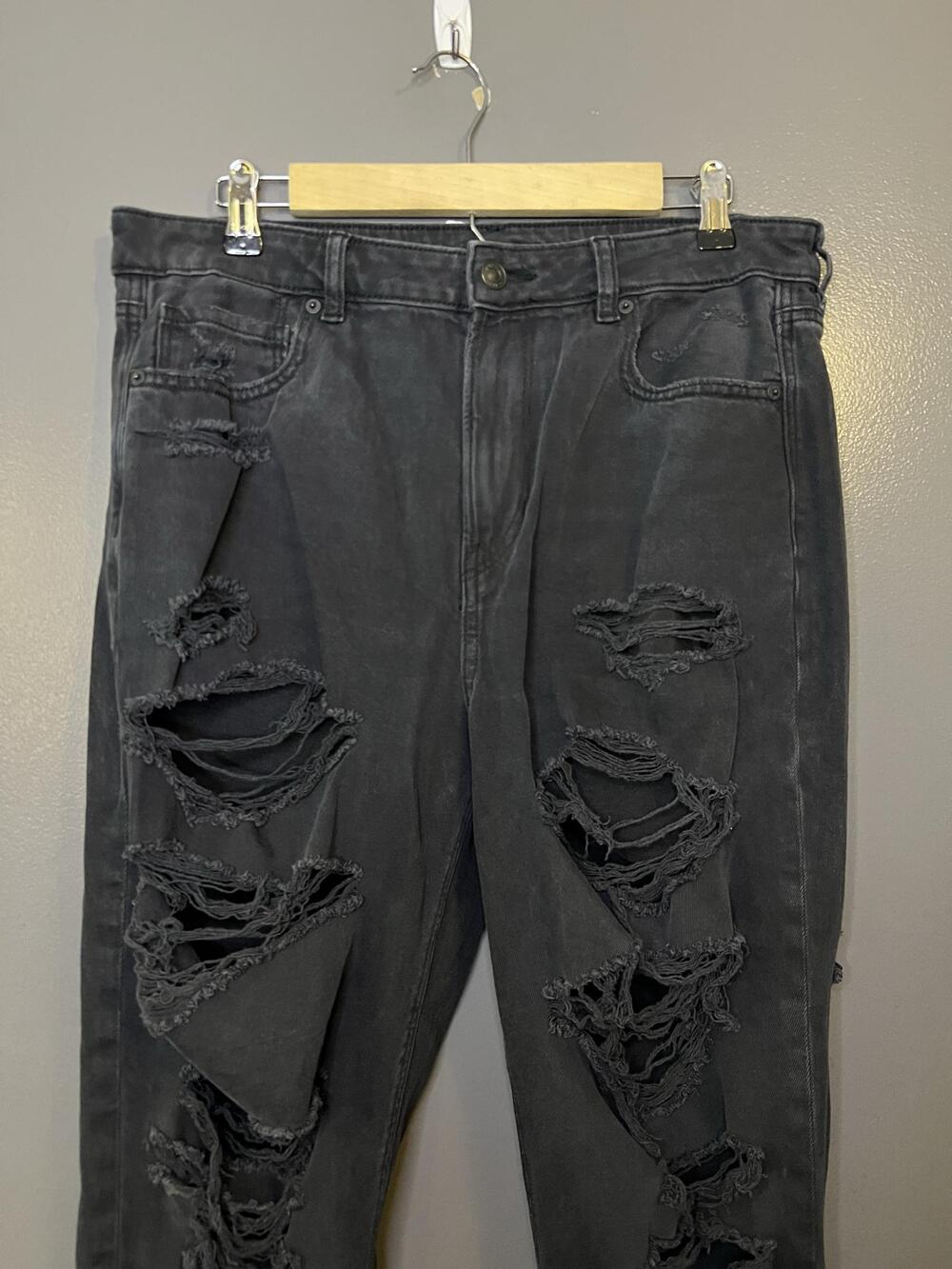 American Eagle Outfitters Mom Jeans Womens 14 Charcoal Black Distressed Denim